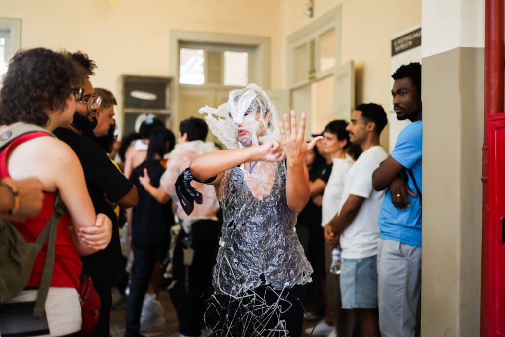 Experimento II do grupo N2 Azul, do primeiro semestre de 2026, na SP Escola de Teatro. | Foto: Clara Silva.