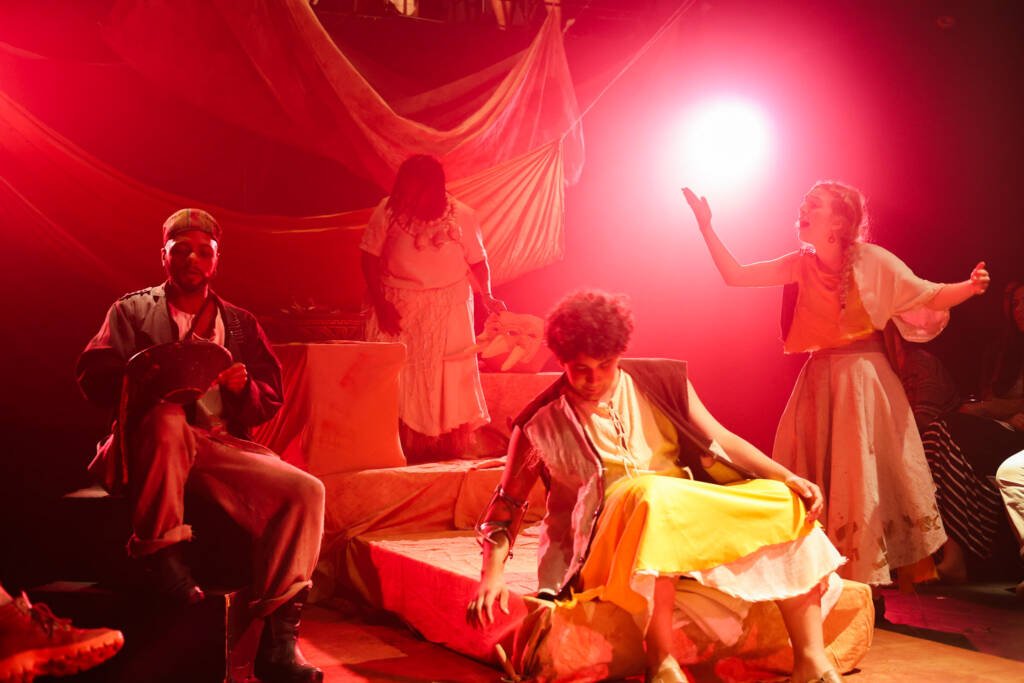 Experimento II do grupo N2 Verde, do primeiro semestre de 2026, na SP Escola de Teatro. | Foto: Clara Silva.