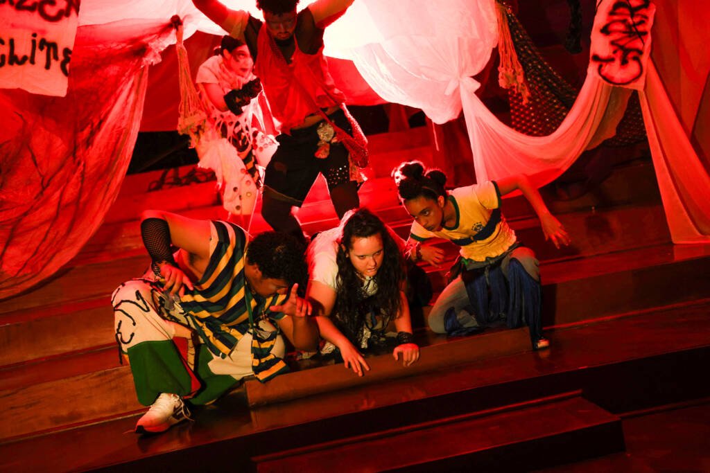 Experimento II do grupo N3 Azul, do primeiro semestre de 2026, na SP Escola de Teatro. | Foto: Clara Silva.