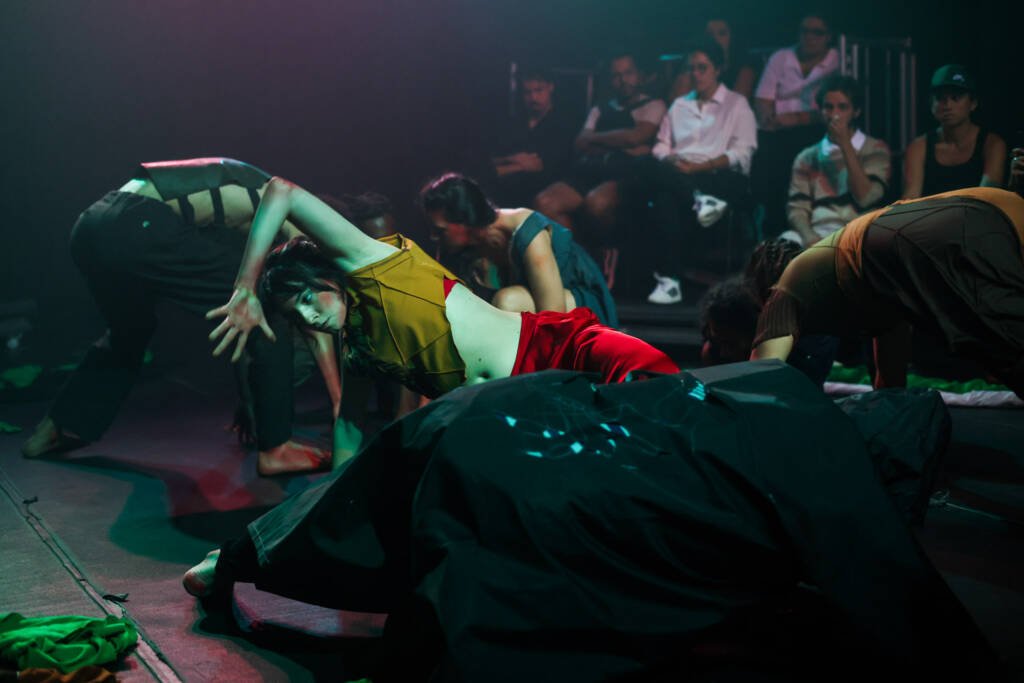 Experimento II do grupo N3 Verde, do primeiro semestre de 2026, na SP Escola de Teatro. | Foto: Clara Silva.