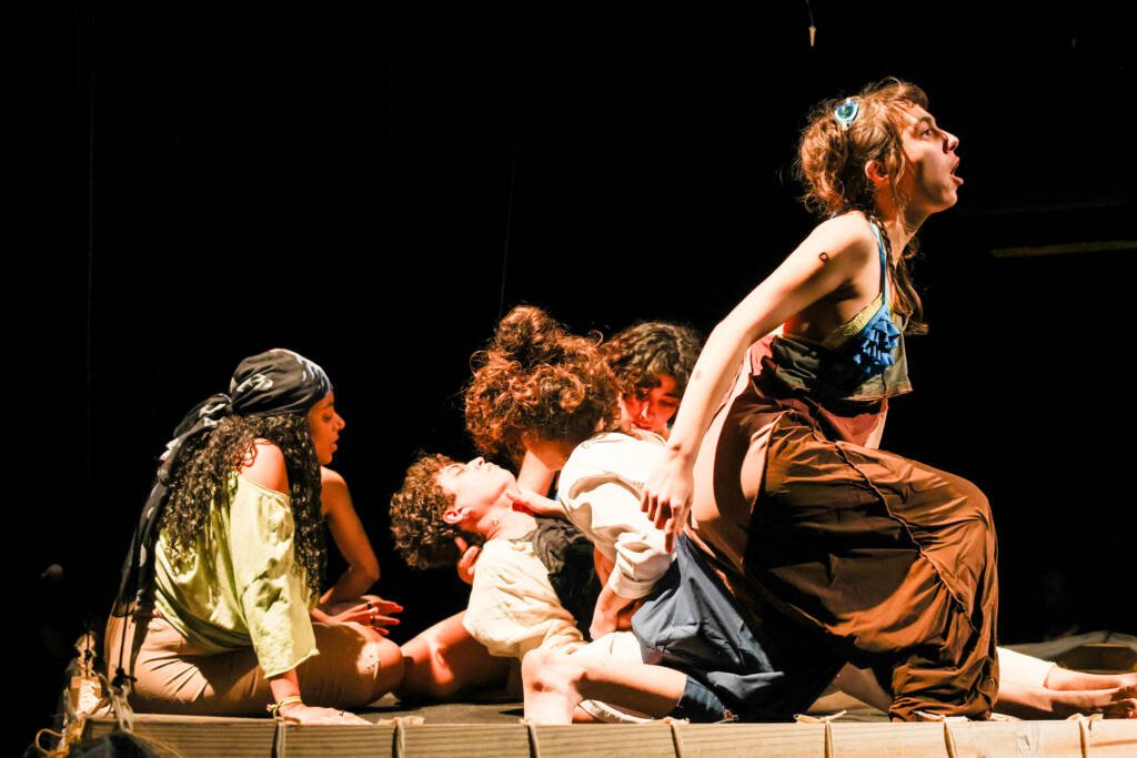 Experimento II do grupo N4 Verde, do primeiro semestre de 2026, na SP Escola de Teatro. | Foto: Clara Silva.