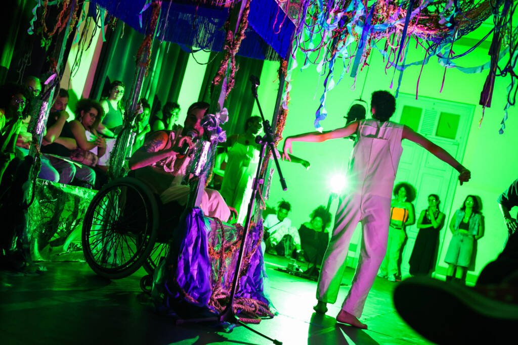 Experimento II do grupo N5 Azul, do primeiro semestre de 2026, na SP Escola de Teatro. | Foto: Clara Silva.