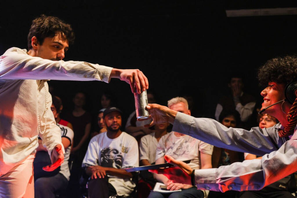 Experimento II do grupo N5 Verde, do primeiro semestre de 2026, na SP Escola de Teatro. | Foto: Clara Silva.