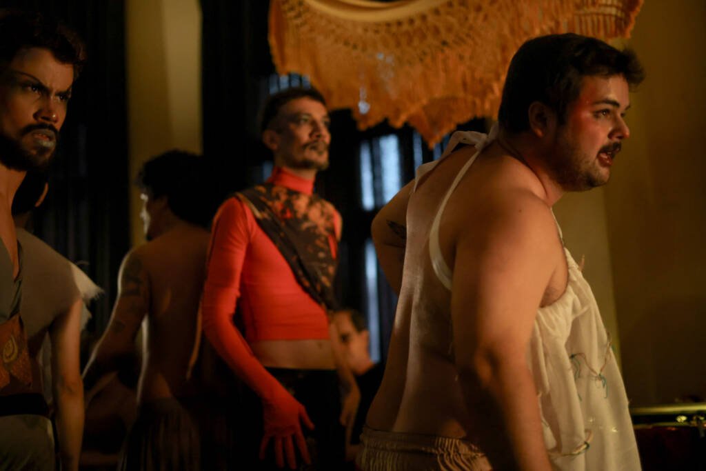 Experimento II do grupo N7 Azul, do primeiro semestre de 2026, na SP Escola de Teatro. | Foto: Clara Silva.