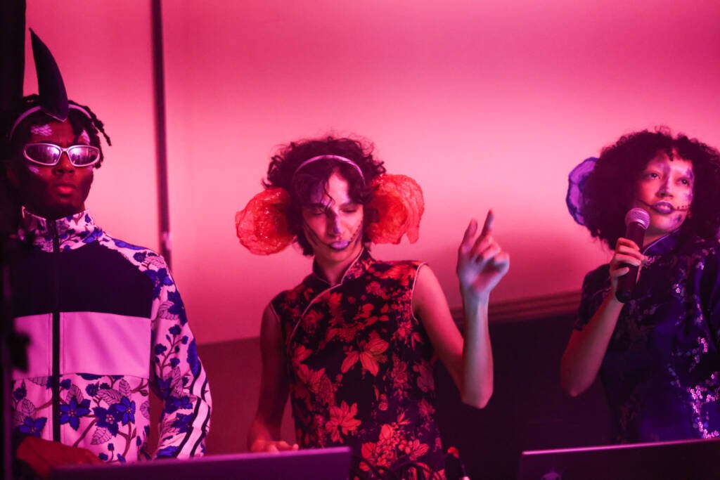 Experimento II do grupo N8 Azul, do primeiro semestre de 2026, na SP Escola de Teatro. | Foto: Clara Silva.