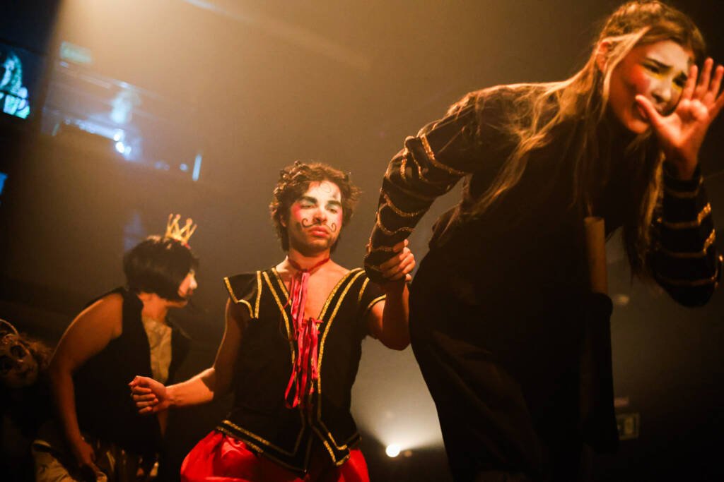 Experimento II do grupo N8 Verde, do primeiro semestre de 2026, na SP Escola de Teatro. | Foto: Clara Silva.