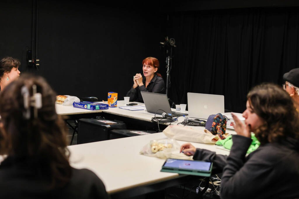 Aula do curso de extensão “O cinema da boca por quem fez a boca” com Nicole Puzzi, na sede Roosevelt da SP Escola de Teatro. (15/04/2026) | Foto: Clara Silva.