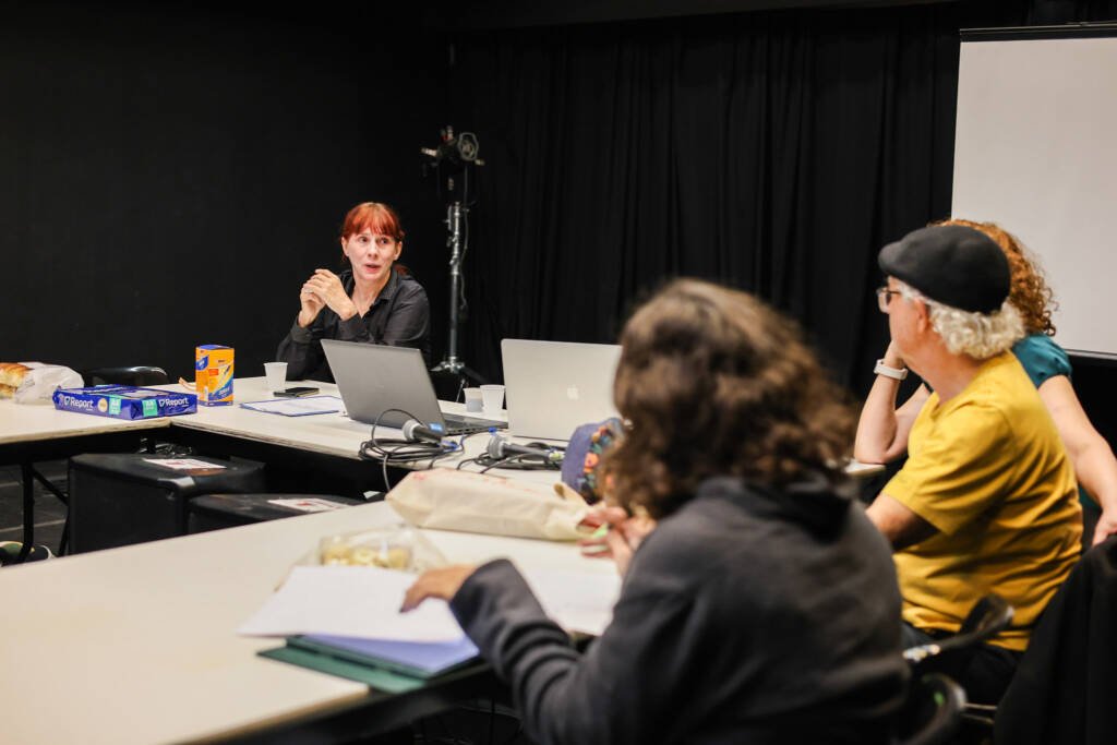 Aula do curso de extensão “O cinema da boca por quem fez a boca” com Nicole Puzzi, na sede Roosevelt da SP Escola de Teatro. (15/04/2026) | Foto: Clara Silva.