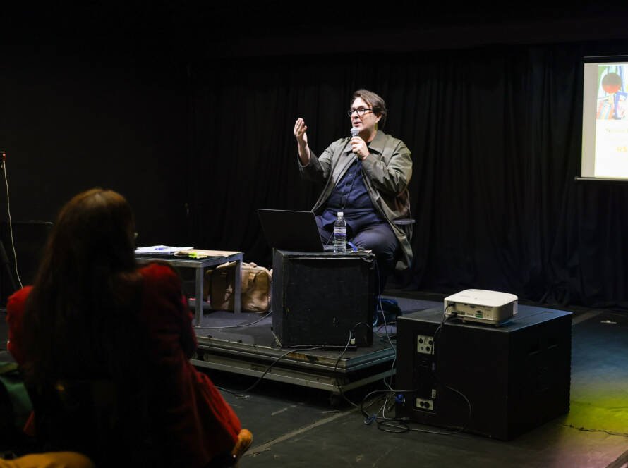 Palestra gratuita “Empreendedorismo Cultural”, ministrada por Marcelo Ferraz, na sede Roosevelt da SP Escola de Teatro. (21/05/2026) | Foto: Clara Silva.