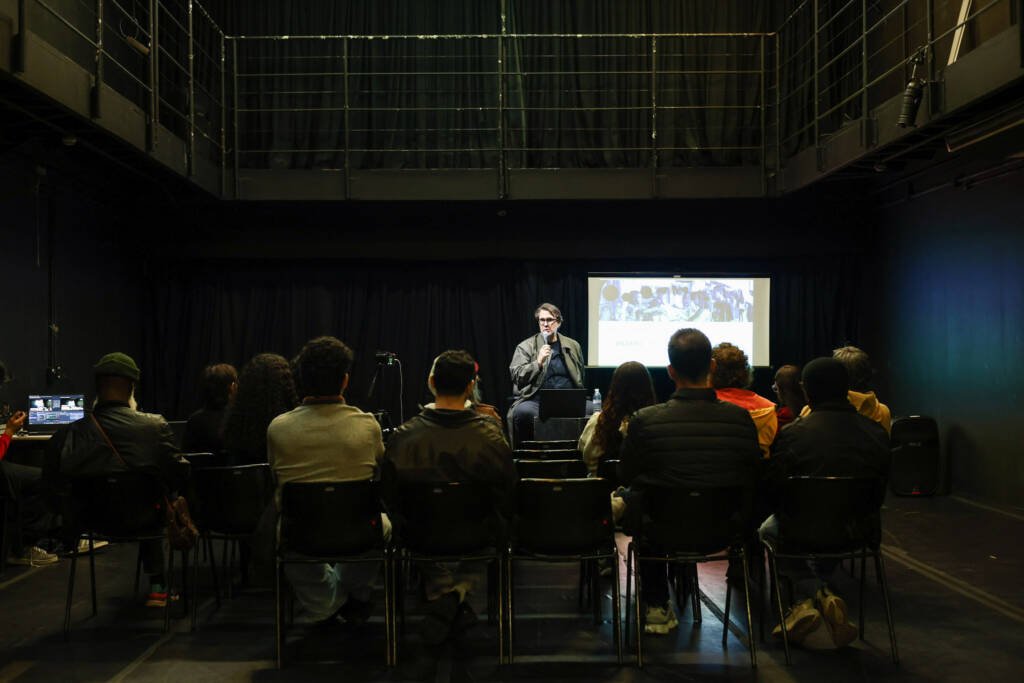 Palestra gratuita “Empreendedorismo Cultural”, ministrada por Marcelo Ferraz, na sede Roosevelt da SP Escola de Teatro. (21/05/2026) | Foto: Clara Silva.
