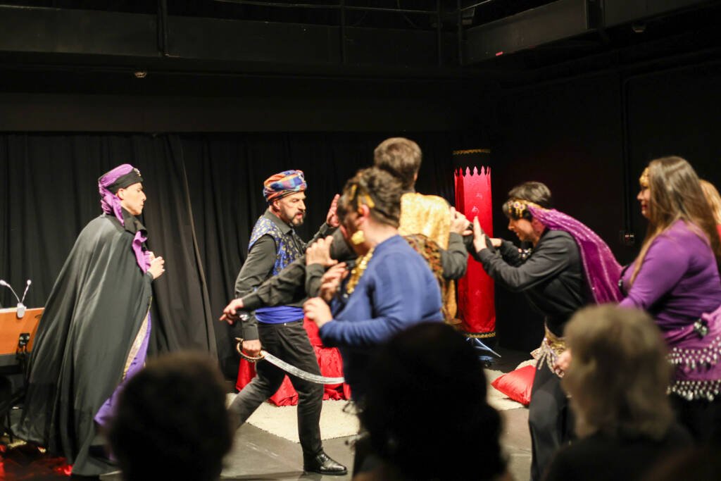 Cia. Ópera do Mendigo canta “Os Peregrinos de Meca” na SP Escola Superior de Teatro. (20/06/2026) | Foto: Clara Silva.