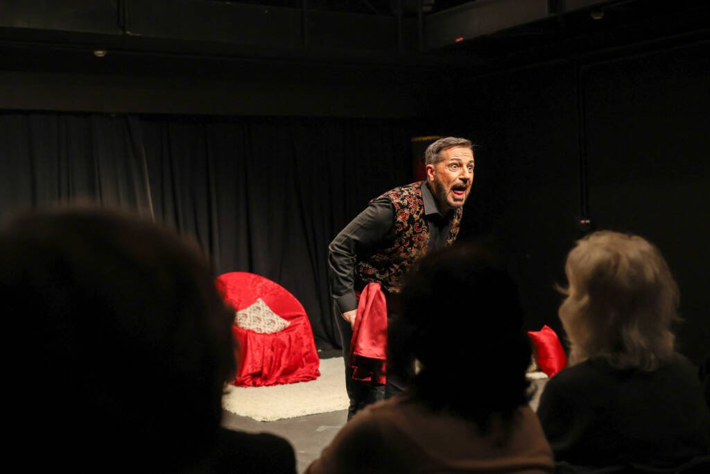 Cia. Ópera do Mendigo canta “Os Peregrinos de Meca” na SP Escola Superior de Teatro. (20/06/2026) | Foto: Clara Silva.