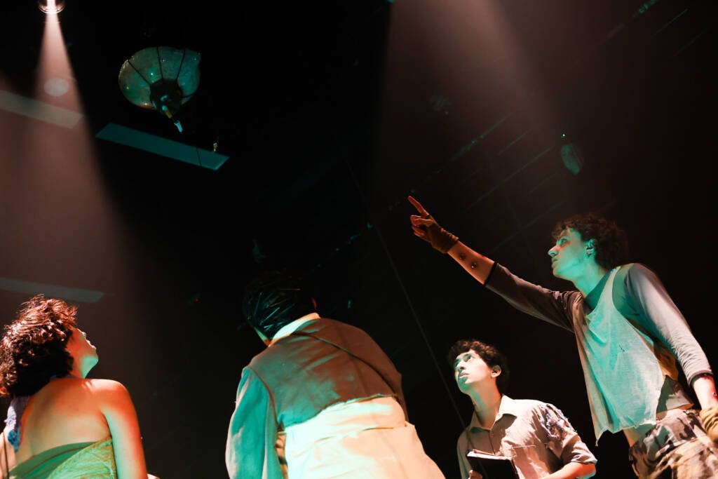 Experimento III do grupo N3 Verde, do primeiro semestre de 2026, na SP Escola de Teatro. | Foto: Clara Silva.