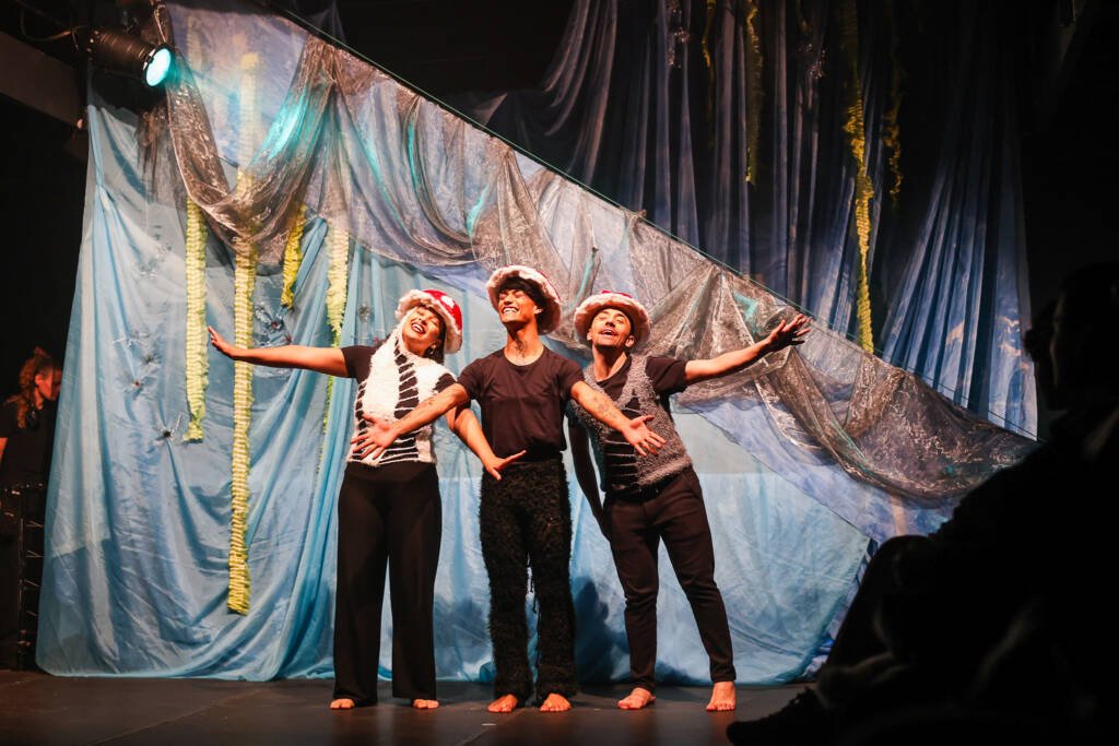 Experimento III do grupo N5 Verde, do primeiro semestre de 2026, na SP Escola de Teatro. | Foto: Clara Silva.